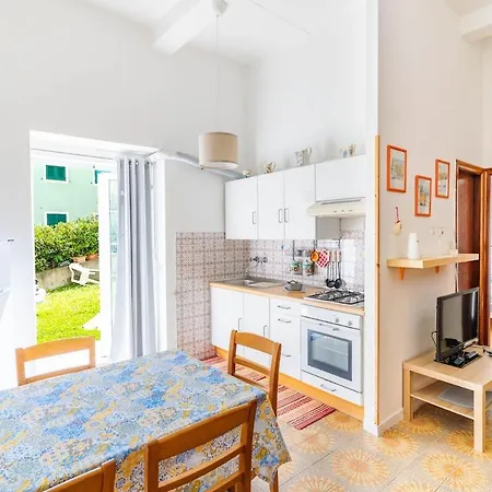 La Casa Di Pippo-moneglia-garden-wifi-parking-barbecue *