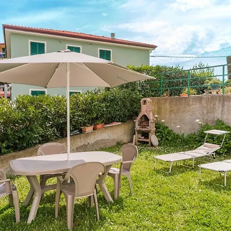 La Casa Di Pippo-moneglia-garden-wifi-parking-barbecue
