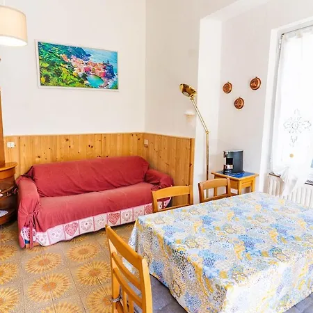 La Casa Di Pippo-moneglia-garden-wifi-parking-barbecue