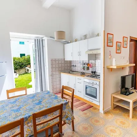 La Casa Di Pippo-moneglia-garden-wifi-parking-barbecue Holiday home *